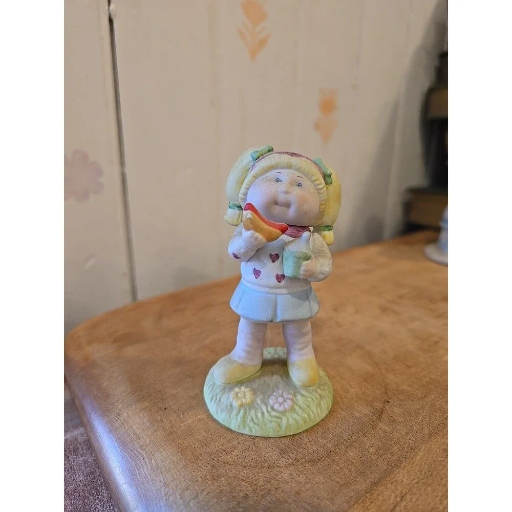 Cabbage Patch Kids Fine Porcelain Figurine 5034 Eatin' at the Drive-In 1985